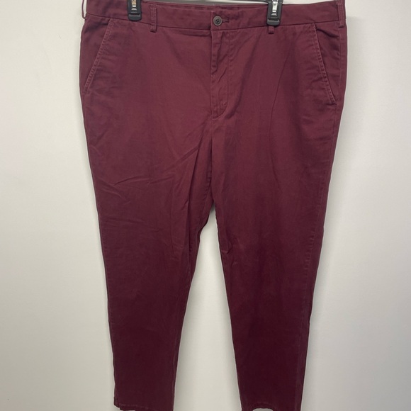 IZOD Men’s Chinos - Picture 2 of 5